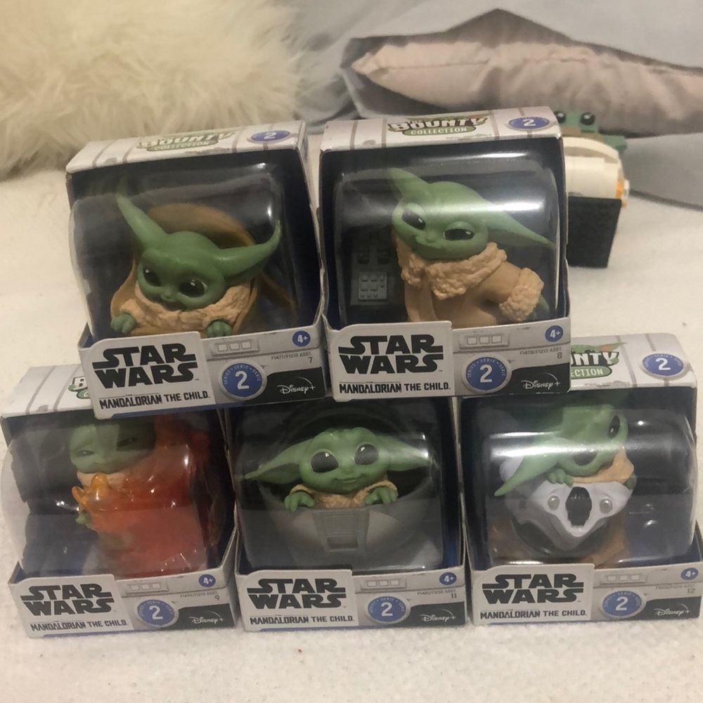 The bounty collection baby yoda set